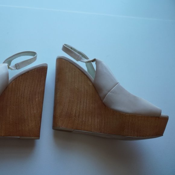BCBGENERATION WEDGE HEELS, LIGHT PINK, SIZE 6 - Picture 3 of 8